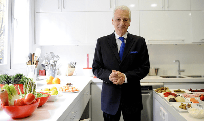 Pierre Ducan dans la cuisine